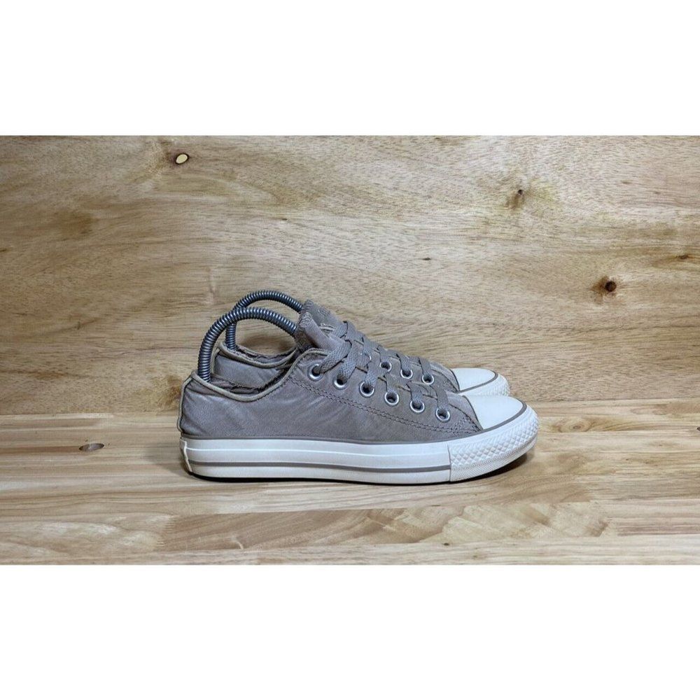 Converse All Star Women's Size 7 Low Top Sneakers Shoes 525969F